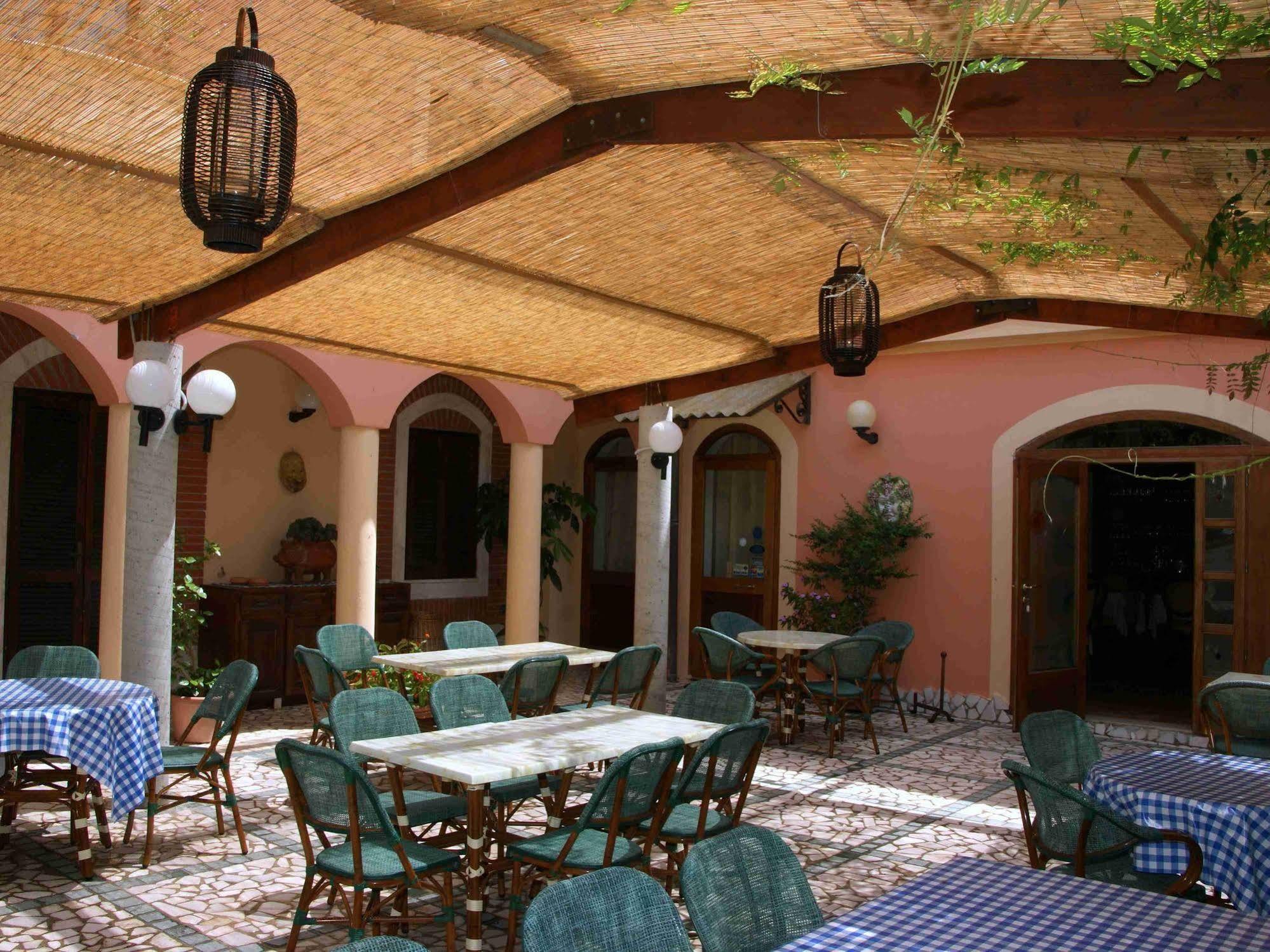 Villa Aurora Le Castella  Exterior photo